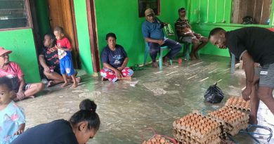 Sembako Untuk Warga, Kepala Suku Besar Senggi Matias Mangu Ajak Warga Kecam Pembunuhan Warga Sipil di Yahukimo
