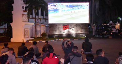 Nobar Bola Gembira TNI dan Masyarakat Ponorogo pada Perempat Final Piala Dunia 2026 Nobar Bola Gembira TNI dan Masyarakat Ponorogo pada Perempat Final Piala Dunia 2026