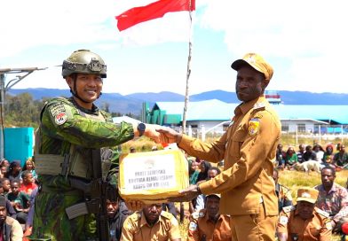 Tembus Medan Ekstrem, Koops TNI Habema Berhasil Salurkan 2 Ton Bantuan Kemanusiaan ke Tiga Distrik di Kabupaten Puncak