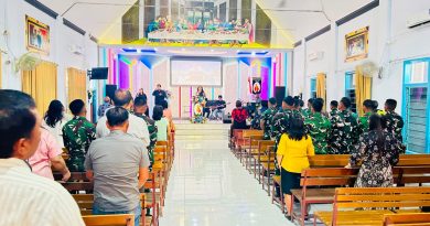 Hari Minggu, Anggota Satgas Umat Nasrani Membaur Dengan Warga Lakukan Ibadah di Gereja