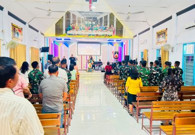 Hari Minggu, Anggota Satgas Umat Nasrani Membaur Dengan Warga Lakukan Ibadah di Gereja