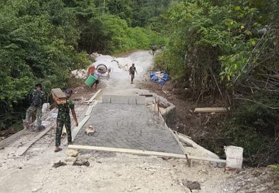 Koramil 1710-07/Mapurujaya Salurkan Bantuan Air Bersih untuk Warga Kampung Mwuare Koramil 1710-07/Mapurujaya Salurkan Bantuan Air Bersih untuk Warga Kampung Mwuare
