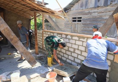 Satgas TMMD ke-129 Kodim 1505/Tidore Bangun Rumah Layak Huni untuk Warga Kurang Mampu di Wasile Tengah Satgas TMMD ke-129 Kodim 1505/Tidore Bangun Rumah Layak Huni untuk Warga Kurang Mampu di Wasile Tengah