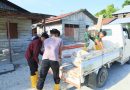 Percepatan Pembangunan RTLH, Anggota Satgas TMMD ke-129 Kodim 1505/Tidore Turunkan Material Semen