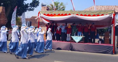 TNI-Polri Amankan Lomba Gerak Jalan HUT Ke-81 RI di Gandusari