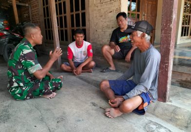 Komsos, Upaya Babinsa Kodim Ponorogo Terus Dekat Dengan Warga