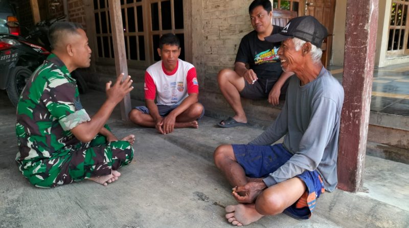 Komsos, Upaya Babinsa Kodim Ponorogo Terus Dekat Dengan Warga