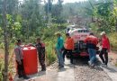 TNI-Polri dan BPBD Salurkan 4.000 Liter Air Bersih ke Warga Bogoran TNI-Polri dan BPBD Salurkan 4.000 Liter Air Bersih ke Warga Bogoran