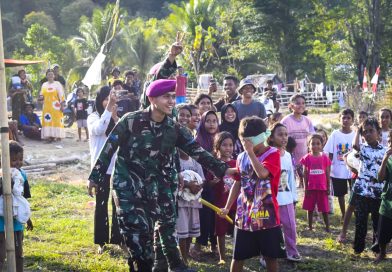 Berbagi Keceriaan Bersama Anak-Anak Pengungsi Korban Gempa NTT Berbagi Keceriaan Bersama Anak-Anak Pengungsi Korban Gempa NTT