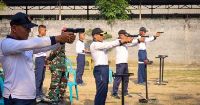 Asah Ketepatan dan Kecepatan, Danmenkav 2 Mar Pimpin Latihan Menembak Pistol