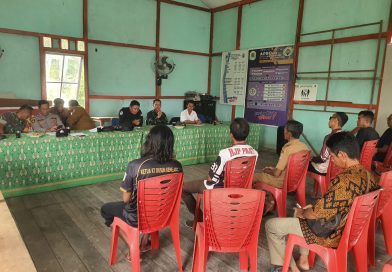Cegah Karhutla di Kalimantan Meluas, Kapten Tri dari Korem 081/DSJ Ingatkan Warga Soal Bahaya Api Cegah Karhutla di Kalimantan Meluas, Kapten Tri dari Korem 081/DSJ Ingatkan Warga Soal Bahaya Api