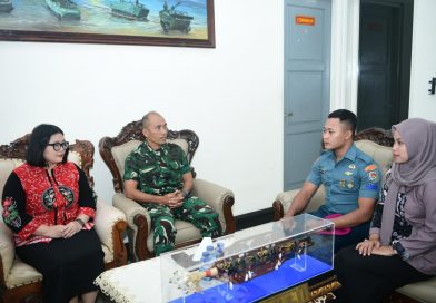 Pasangan Prajurit Ajukan Permohonan Nikah, Danyon Kapa 2 Mar dan Ibu Ketua Ranting D Berikan Pembekalan Pra Nikah Pasangan Prajurit Ajukan Permohonan Nikah, Danyon Kapa 2 Mar dan Ibu Ketua Ranting D Berikan Pembekalan Pra Nikah