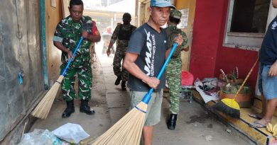 HUT ke-81 TNI, Koramil Tugu Gelar Karya Bakti Peduli Sampah di Pasar Gondang
