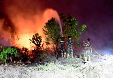 Gelap Malam Tak Jadi Penghalang, Satgas Karhutla Lanud Sjamsudin Noor Kembali Berjibaku Hadang Karhutla Hingga Dini Hari Gelap Malam Tak Jadi Penghalang, Satgas Karhutla Lanud Sjamsudin Noor Kembali Berjibaku Hadang Karhutla Hingga Dini Hari