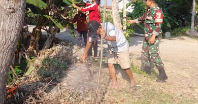 Komsos, Babinsa Kodim Ponorogo Ajak Warga Jaga Kebersihan Lingkungan