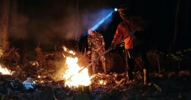 Karhutla Malam Hari, Babinsa Kodim Ponorogo dan Unsur Terkait Gerak Cepat Padamkan Api