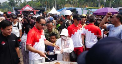 TNI Bagikan 22.000 Porsi Makanan Gratis Untuk Masyarakat pada TNI Fair 2026 Di Monas