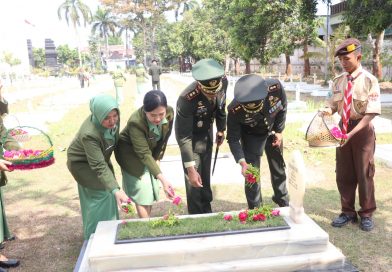Kodim Tulungagung Gelar Ziarah Daerah Sambut HUT ke-81 TNI, Kenang Jasa dan Teladani Semangat Para Pahlawan Kodim Tulungagung Gelar Ziarah Daerah Sambut HUT ke-81 TNI, Kenang Jasa dan Teladani Semangat Para Pahlawan