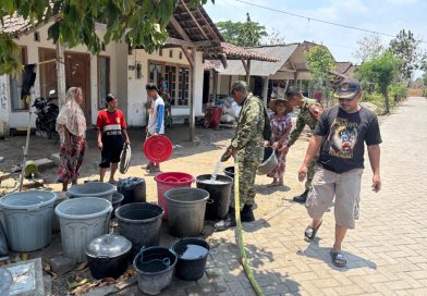 Bakti TNI AD, Kodim Ponorogo Adakan Penyaluran Bantuan Air Bersih Secara Serentak Bakti TNI AD, Kodim Ponorogo Adakan Penyaluran Bantuan Air Bersih Secara Serentak
