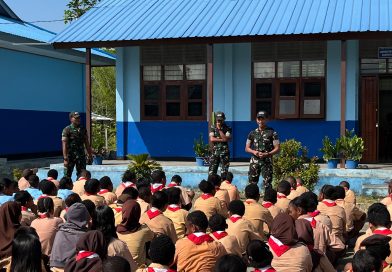 Prajurit Yonif TP 810/BEM Berikan Pembekalan Baris Berbaris dan Pendidikan Karakter kepada Siswa SMP Negeri 5 Sentani Prajurit Yonif TP 810/BEM Berikan Pembekalan Baris Berbaris dan Pendidikan Karakter kepada Siswa SMP Negeri 5 Sentani