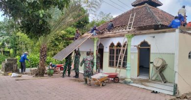 Pra TMMD ke-130, Kodim Tulungagung Bersama Warga Bongkar Awal Mushola Darurohman Pra TMMD ke-130, Kodim Tulungagung Bersama Warga Bongkar Awal Mushola Darurohman