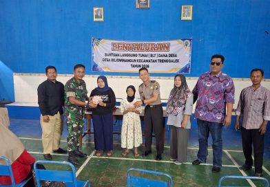 TNI-Polri Dampingi Penyaluran BLT bagi Warga Desa Rejowinangun TNI-Polri Dampingi Penyaluran BLT bagi Warga Desa Rejowinangun