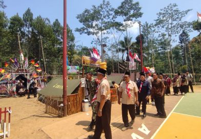 Perkemahan Penggalang di Pule, Babinsa Jombok Tekankan Kedisiplinan