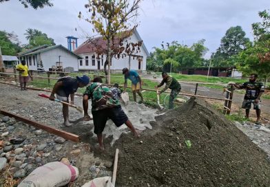 Bergotong Royong, Satgas TMMD ke-130 Kodim 1808/Mansel Bersama Masyarakat Membangun Jalan Bergotong Royong, Satgas TMMD ke-130 Kodim 1808/Mansel Bersama Masyarakat Membangun Jalan