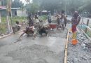 Semangat Kebersamaan, Satgas TMMD dan Masyarakat Bergotong Royong Membangun Jalan Kampung Yamboi
