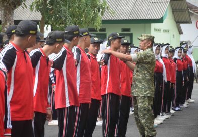 Kodim 0806/Trenggalek Gembleng Karakter Siswa SMKN 2 Lewat Diklat Disiplin Kodim 0806/Trenggalek Gembleng Karakter Siswa SMKN 2 Lewat Diklat Disiplin