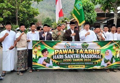 TNI-Polri Bersinergi Amankan Pawai Ta’aruf Hari Santri di Panggul TNI-Polri Bersinergi Amankan Pawai Ta’aruf Hari Santri di Panggul