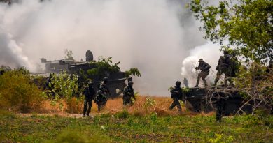 Prajurit Korps Marinir Gempur Pertahanan Musuh, Infanteri dan Tank Rebut Sasaran
