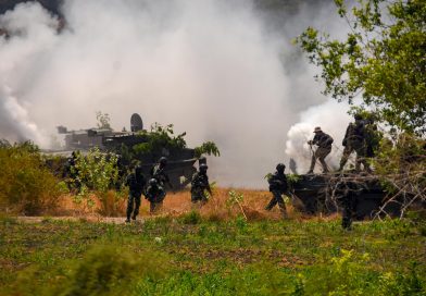 Prajurit Korps Marinir Gempur Pertahanan Musuh, Infanteri dan Tank Rebut Sasaran Prajurit Korps Marinir Gempur Pertahanan Musuh, Infanteri dan Tank Rebut Sasaran