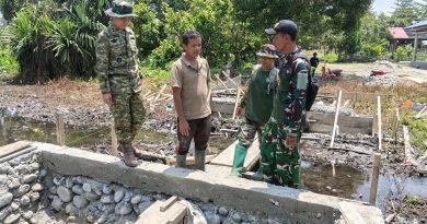 Pastikan Pembangunan Sesuai Target, Dansatgas TMMD ke 130 Tinjau Langsung Pekerjaan Jembatan