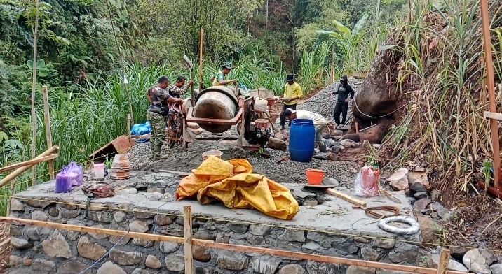 Jembatan Perintis Garuda Datang Masyarakat Berani Menyeberang