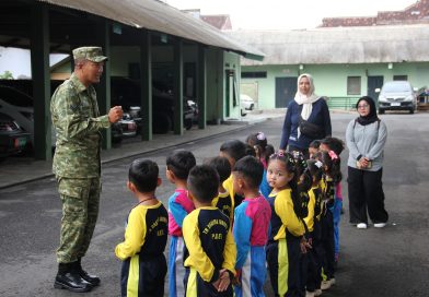 Kodim 0806/Trenggalek Tanamkan Nasionalisme Sejak Dini kepada Siswa TK