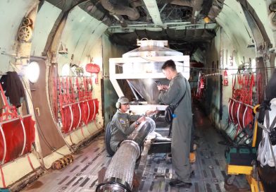 TNI Tebar 10,8 Ton Bahan Modifikasi Cuaca di Kalimantan