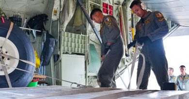 Percepat Penanganan Karhutla, TNI Kirimkan 20 Ton NaCl dan 600 Kg Dry Ice ke Palembang dan Banjarmasin