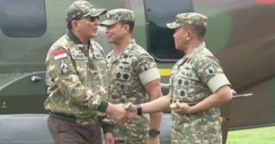Danrem Erwin Sambut Menhan Kunker di Yonif TP 886/PJ