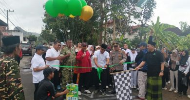 TNI-Polri Kawal Jalan Sehat Harlah Ponpes Qomarul Hidayah Trenggalek